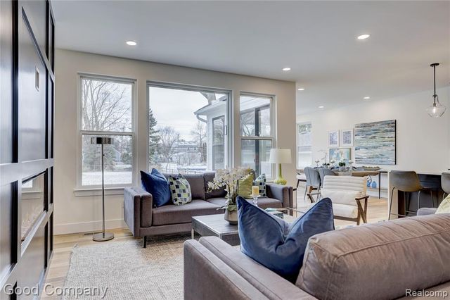 1317 Butternut Avenue, Royal Oak, MI 48073