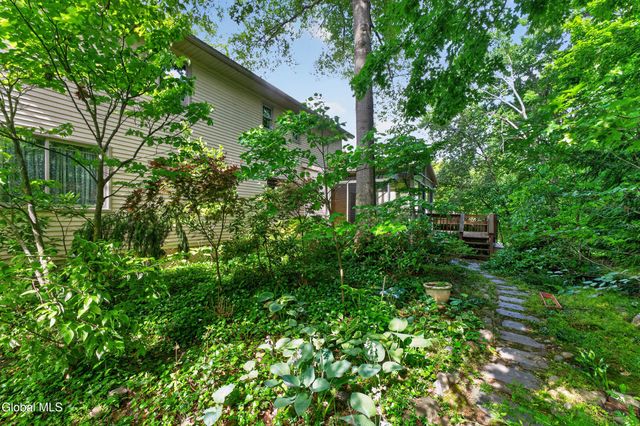 3 Ashford Lane, Colonie, NY 12309