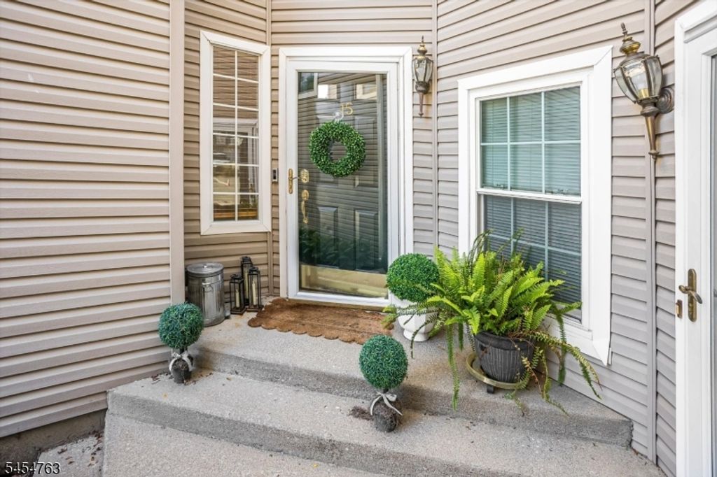 15 Witherspoon Ct, Morris Twp., NJ 07960 — photo 2