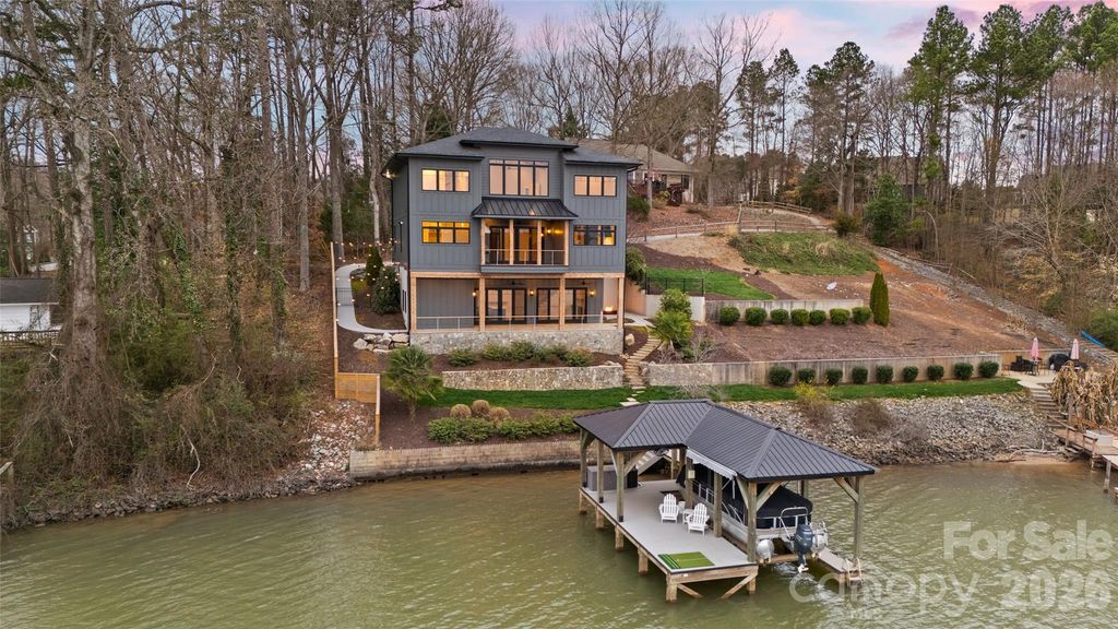 324 Riverside Drive, Mount Holly, NC 28120