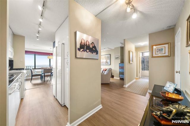 277 Prospect Avenue 14B, Hackensack, NJ 07601