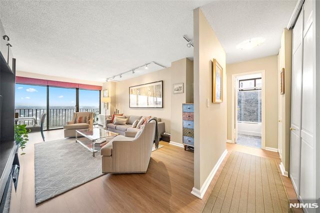 277 Prospect Avenue 14B, Hackensack, NJ 07601