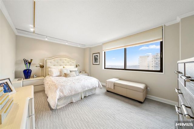 277 Prospect Avenue 14B, Hackensack, NJ 07601