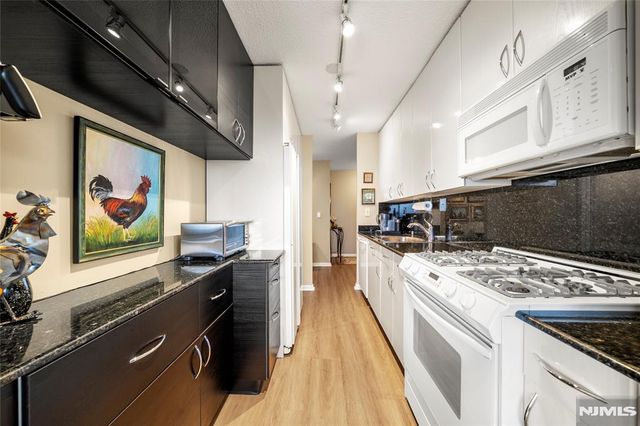 277 Prospect Avenue 14B, Hackensack, NJ 07601