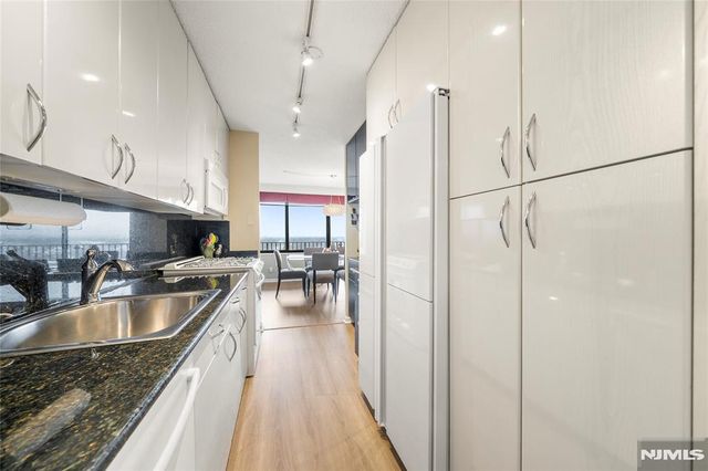 277 Prospect Avenue 14B, Hackensack, NJ 07601