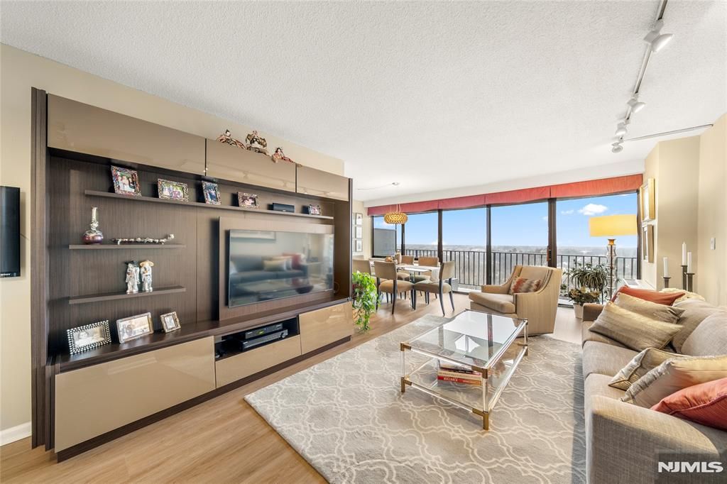 277 Prospect Avenue 14B, Hackensack, NJ 07601