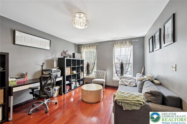 6059 Timberknoll Dr, Lower Macungie Twp, PA 18062