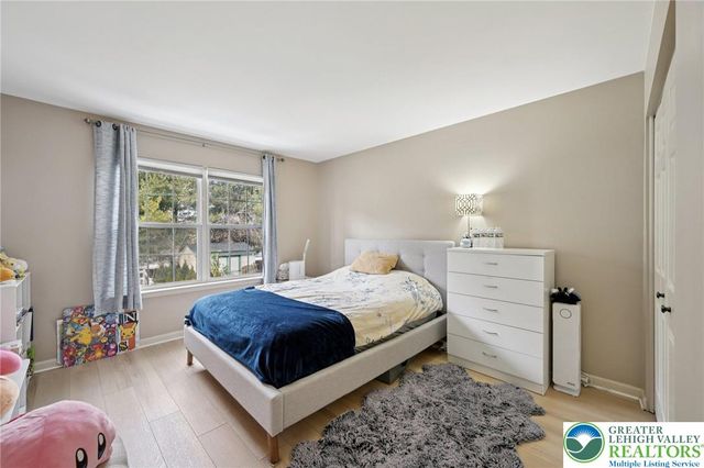 6059 Timberknoll Dr, Lower Macungie Twp, PA 18062