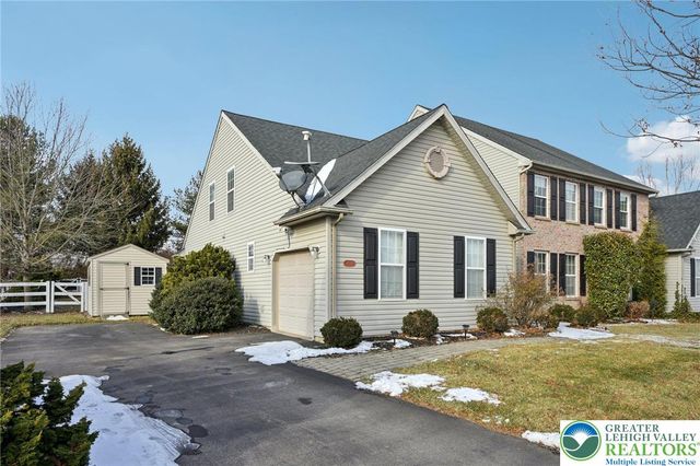 6059 Timberknoll Dr, Lower Macungie Twp, PA 18062