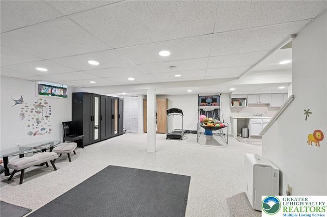 6059 Timberknoll Dr, Lower Macungie Twp, PA 18062