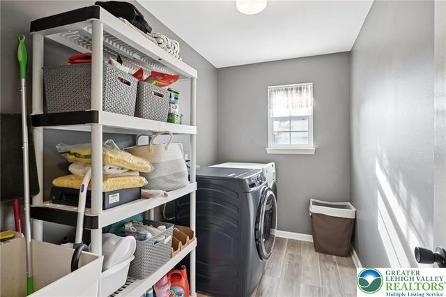 6059 Timberknoll Dr, Lower Macungie Twp, PA 18062