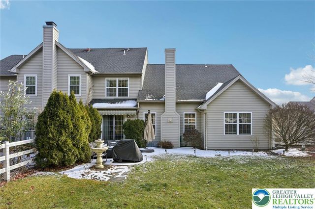 6059 Timberknoll Dr, Lower Macungie Twp, PA 18062