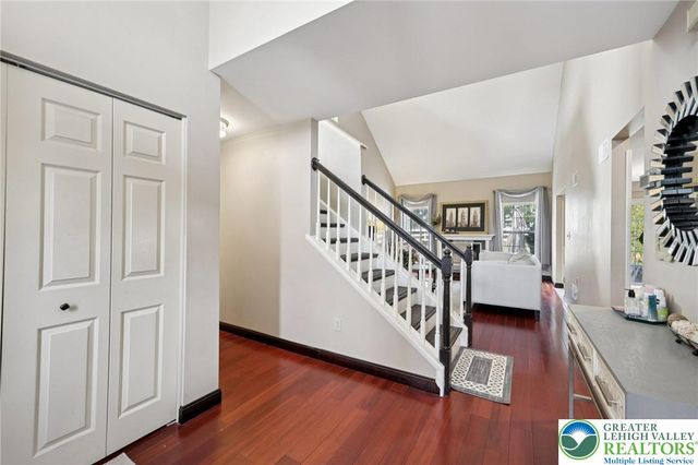 6059 Timberknoll Dr, Lower Macungie Twp, PA 18062