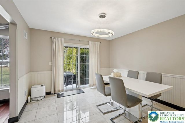 6059 Timberknoll Dr, Lower Macungie Twp, PA 18062