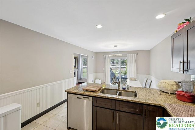 6059 Timberknoll Dr, Lower Macungie Twp, PA 18062