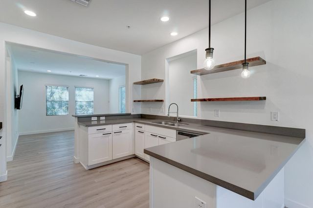 5550 N 16th Street Apt 152, Phoenix, AZ 85016