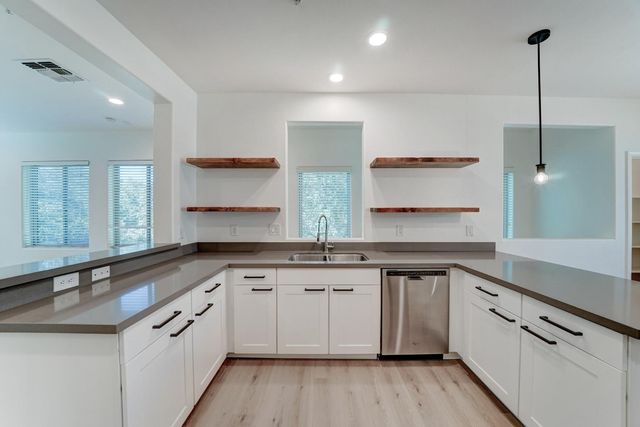 5550 N 16th Street Apt 152, Phoenix, AZ 85016