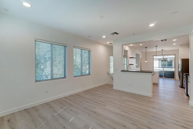 5550 N 16th Street Apt 152, Phoenix, AZ 85016