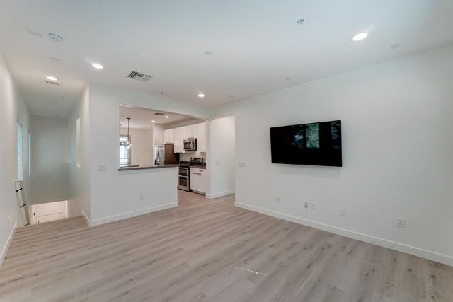 5550 N 16th Street Apt 152, Phoenix, AZ 85016