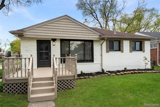 19420 Woodmont Street, Harper Woods, MI 48225