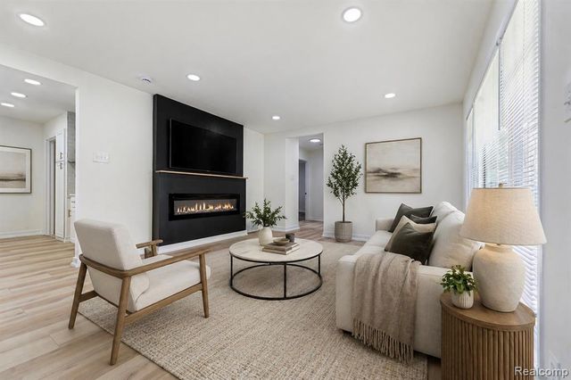 19420 Woodmont Street, Harper Woods, MI 48225