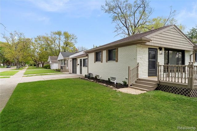 19420 Woodmont Street, Harper Woods, MI 48225