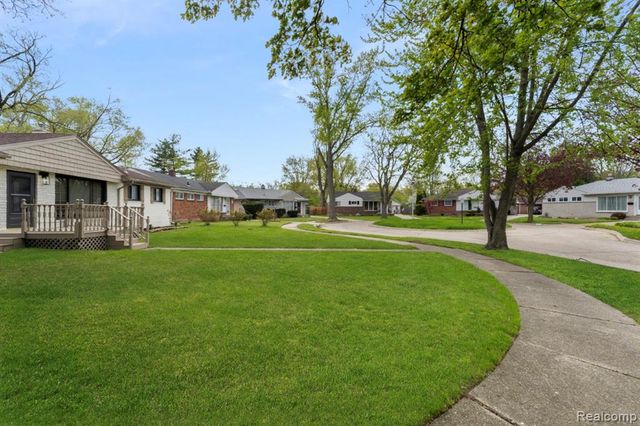 19420 Woodmont Street, Harper Woods, MI 48225