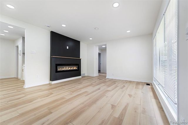 19420 Woodmont Street, Harper Woods, MI 48225