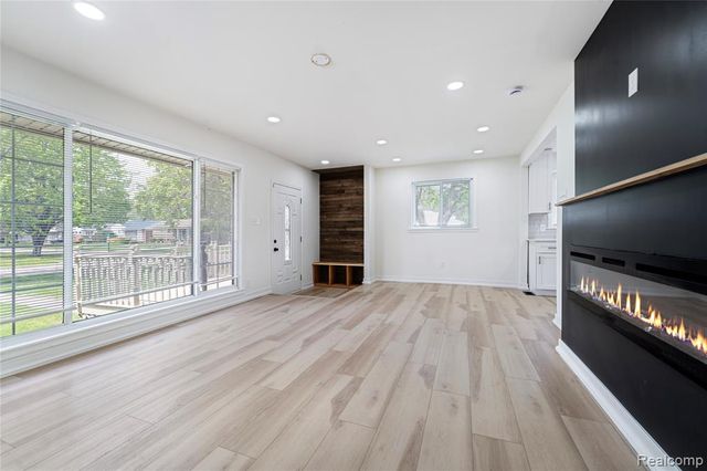 19420 Woodmont Street, Harper Woods, MI 48225