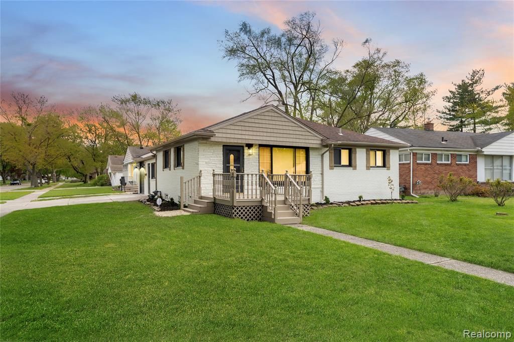 19420 Woodmont Street, Harper Woods, MI 48225