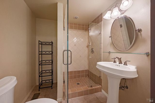 4727 Woodview Dr, Santa Rosa, CA 95405