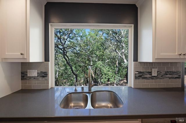 4727 Woodview Dr, Santa Rosa, CA 95405