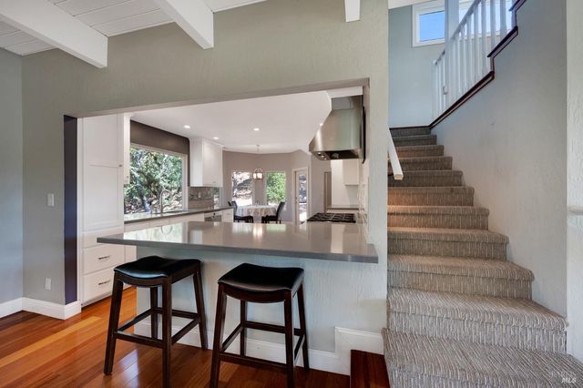 4727 Woodview Dr, Santa Rosa, CA 95405