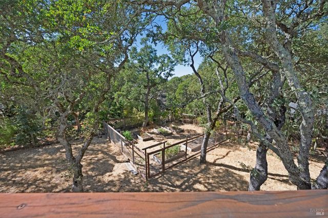 4727 Woodview Dr, Santa Rosa, CA 95405