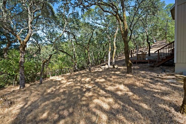 4727 Woodview Dr, Santa Rosa, CA 95405