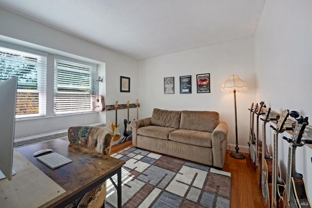 4727 Woodview Dr, Santa Rosa, CA 95405