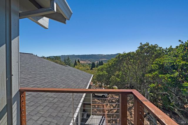 4727 Woodview Dr, Santa Rosa, CA 95405
