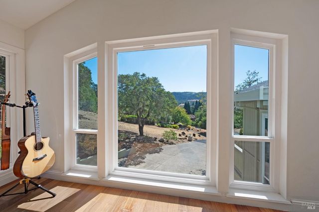 4727 Woodview Dr, Santa Rosa, CA 95405