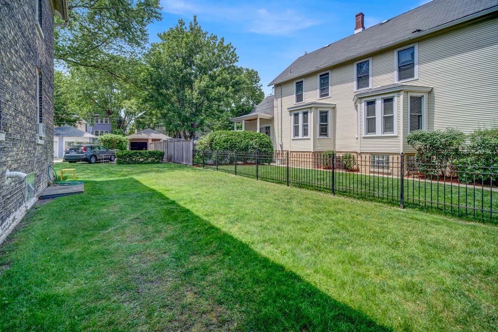 2018 Pratt Court, Evanston, IL 60201 — photo 4