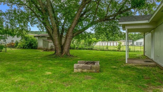 10 N Crest Street, West Fork, AR 72774