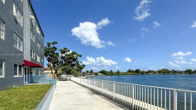 1060 Crystal Lake Dr 401, Deerfield Beach, FL 33064