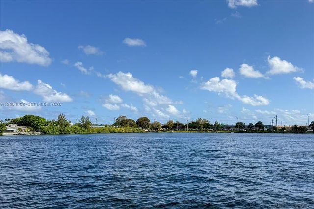 1060 Crystal Lake Dr 401, Deerfield Beach, FL 33064