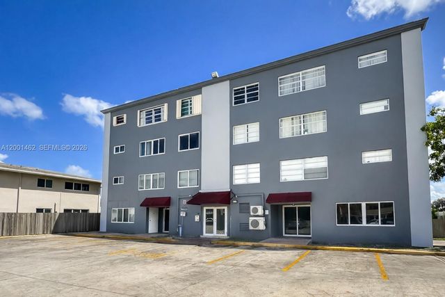 1060 Crystal Lake Dr 401, Deerfield Beach, FL 33064