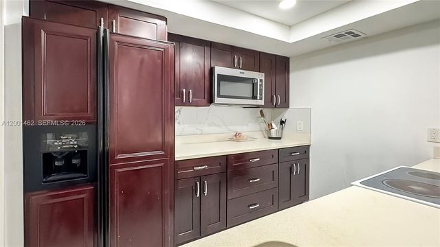 1060 Crystal Lake Dr 401, Deerfield Beach, FL 33064