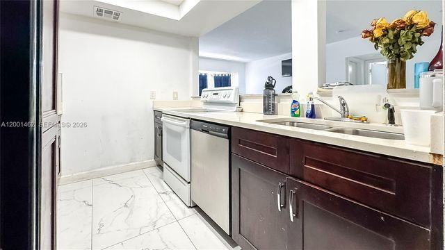 1060 Crystal Lake Dr 401, Deerfield Beach, FL 33064