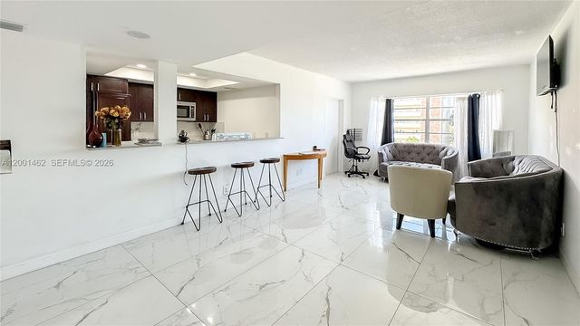 1060 Crystal Lake Dr 401, Deerfield Beach, FL 33064