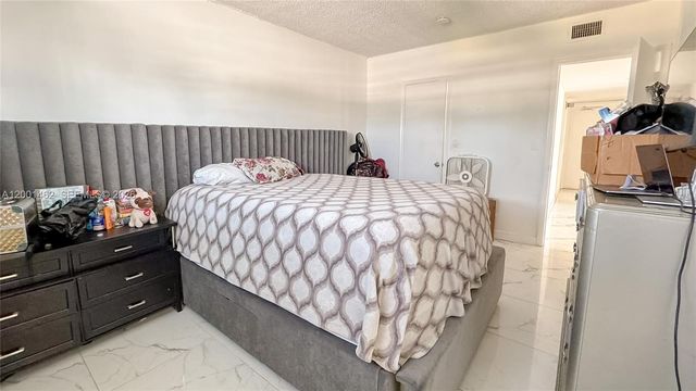 1060 Crystal Lake Dr 401, Deerfield Beach, FL 33064