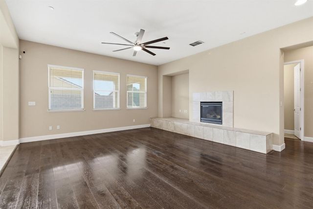 976 Glen Abbey Dr, Manteca, CA 95336