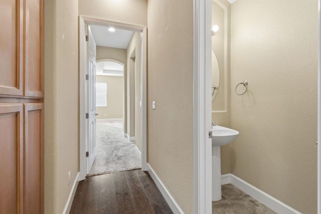 976 Glen Abbey Dr, Manteca, CA 95336