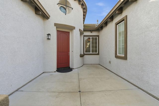 976 Glen Abbey Dr, Manteca, CA 95336